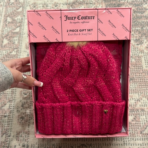 Juicy Couture hat & scarf - Picture 1 of 3